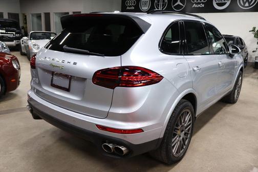 2017 Porsche Cayenne Platinum Edition