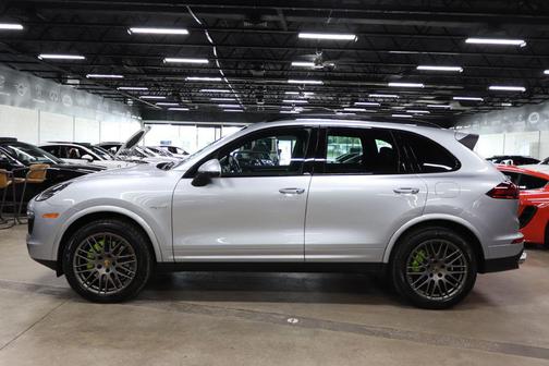 2017 Porsche Cayenne Platinum Edition