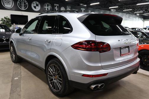 2017 Porsche Cayenne Platinum Edition