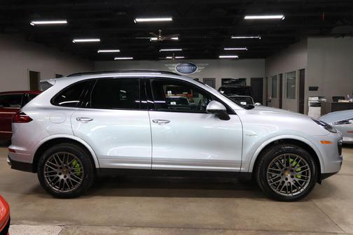 2017 Porsche Cayenne Platinum Edition
