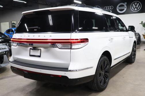 Pristine White Metallic Tri-Coat 2023 Lincoln Navigator Reserve