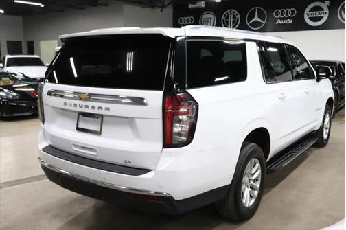 2023 Chevrolet Suburban LT