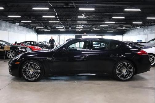 2016 Porsche Panamera 4 Edition