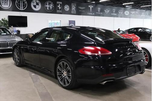 2016 Porsche Panamera 4 Edition