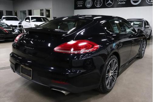 2016 Porsche Panamera 4 Edition