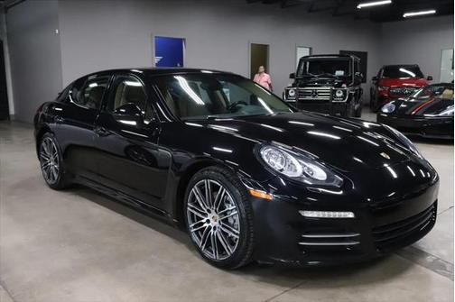 2016 Porsche Panamera 4 Edition