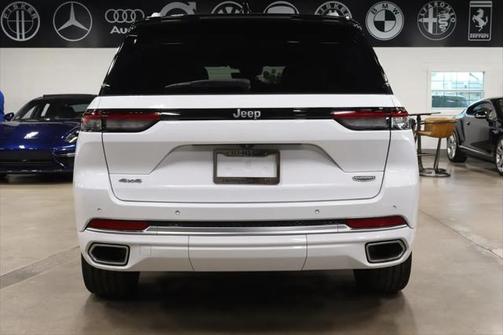 2022 Jeep Grand Cherokee Summit