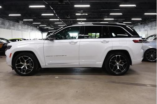 2022 Jeep Grand Cherokee Summit