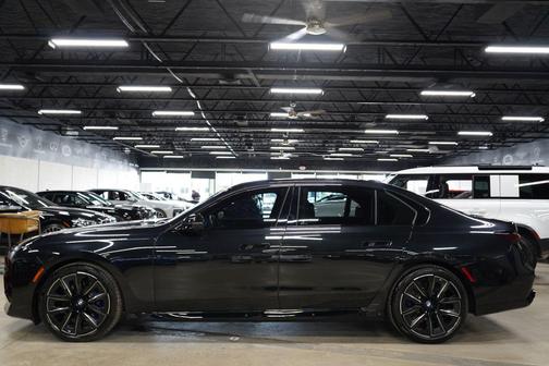 BLACK 2025 BMW 760 xDrive