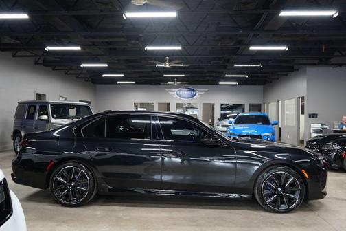 BLACK 2025 BMW 760 xDrive