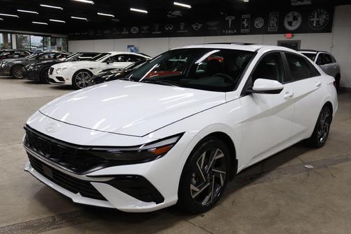 2025 Hyundai ELANTRA SEL