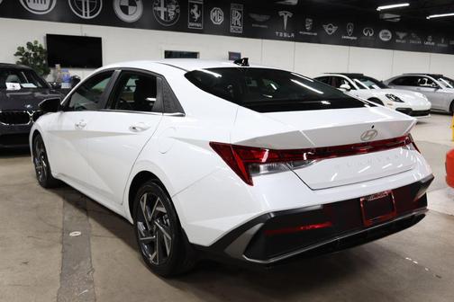 2025 Hyundai ELANTRA SEL