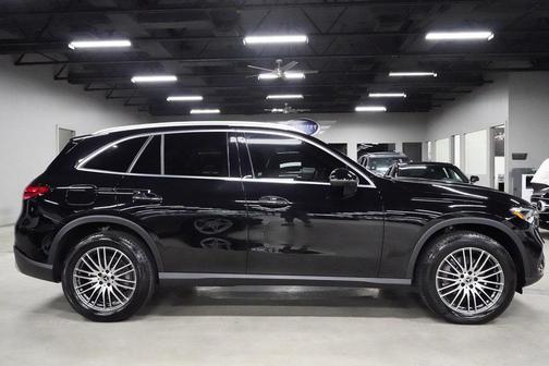 BLACK 2024 Mercedes-Benz GLC 300 4MATIC