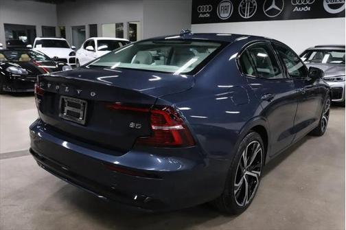 2024 Volvo S60 B5 Plus Dark Theme