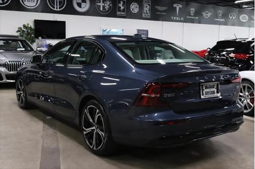 2024 Volvo S60 B5 Plus Dark Theme