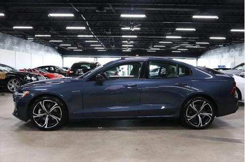2024 Volvo S60 B5 Plus Dark Theme