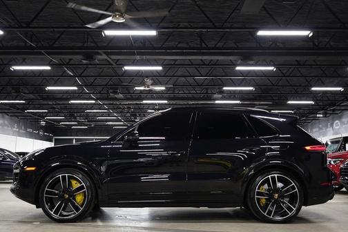 Jet Black Metallic 2021 Porsche Cayenne Cayenne Turbo S E-Hybrid
