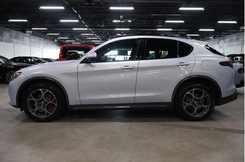 Moonlight Gray Metallic 2023 Alfa Romeo Stelvio Ti