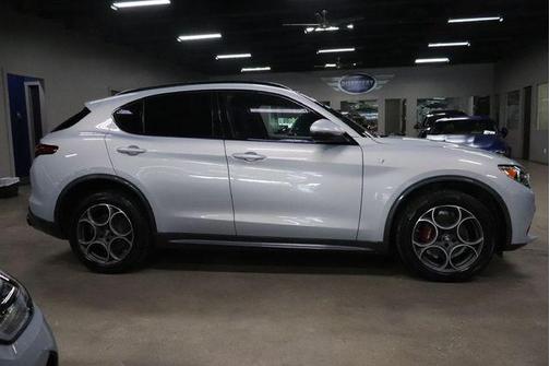 Moonlight Gray Metallic 2023 Alfa Romeo Stelvio Ti