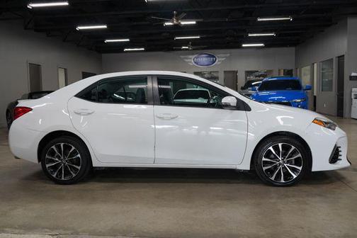 Super White 2017 Toyota Corolla SE