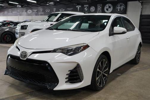 Super White 2017 Toyota Corolla SE