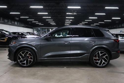 2025 Audi SQ6 e-tron Prestige quattro