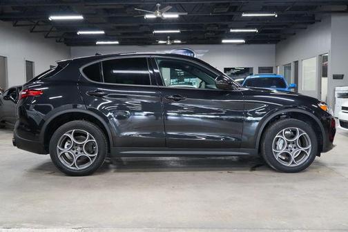 Vulcano Black Metallic 2023 Alfa Romeo Stelvio Sprint RWD