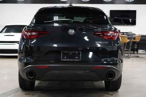 Vulcano Black Metallic 2023 Alfa Romeo Stelvio Sprint RWD