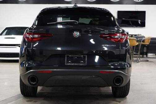 Vulcano Black Metallic 2023 Alfa Romeo Stelvio Sprint RWD