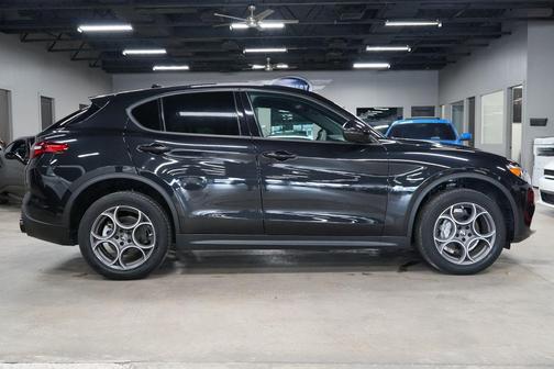 Vulcano Black Metallic 2023 Alfa Romeo Stelvio Sprint RWD