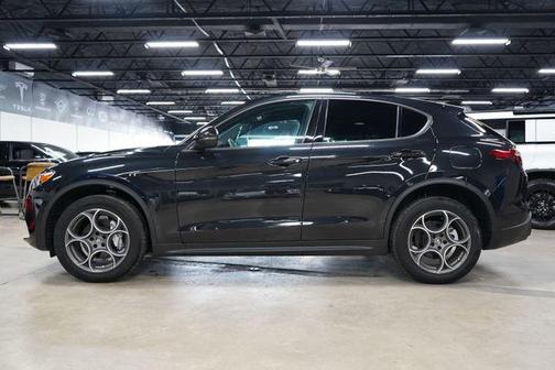 Vulcano Black Metallic 2023 Alfa Romeo Stelvio Sprint RWD