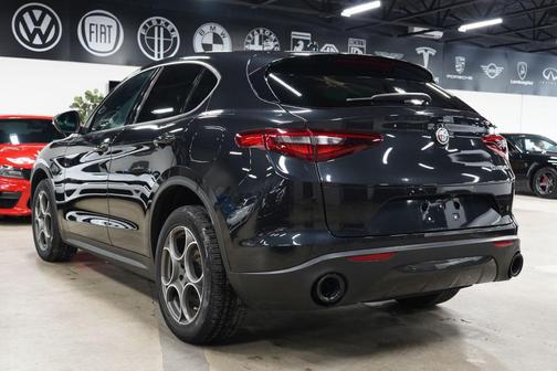 Vulcano Black Metallic 2023 Alfa Romeo Stelvio Sprint RWD