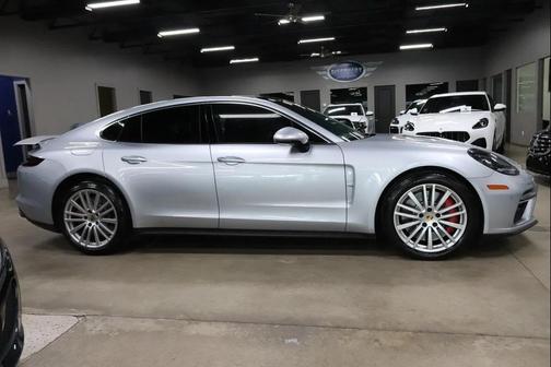 2017 Porsche Panamera Turbo
