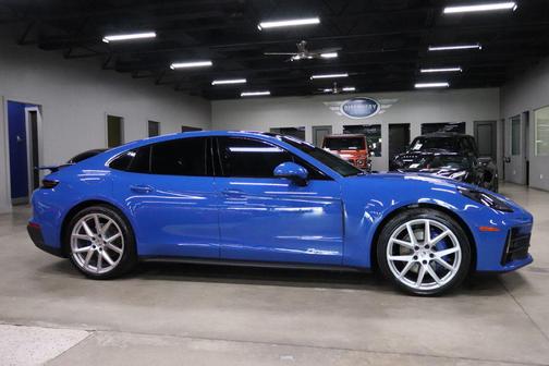 2024 Porsche Panamera 