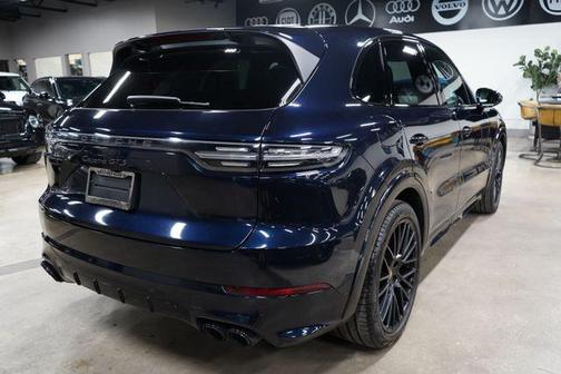 Moonlight Blue Metallic 2023 Porsche Cayenne GTS