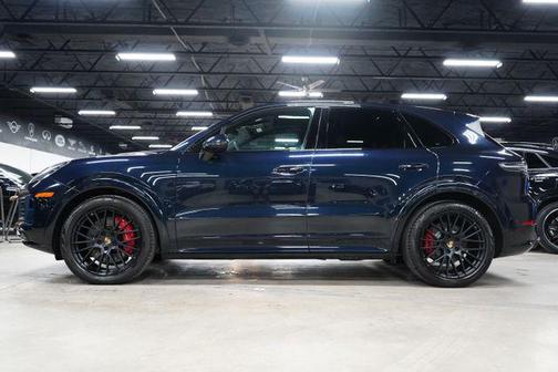Moonlight Blue Metallic 2023 Porsche Cayenne GTS