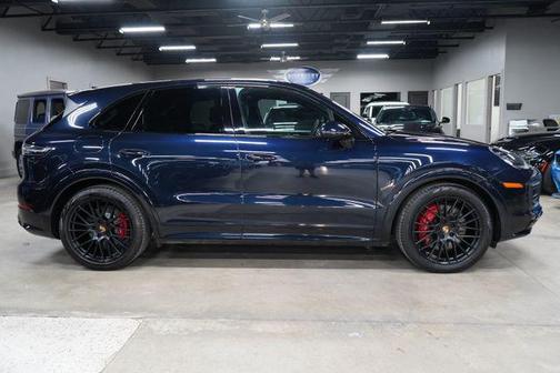 Moonlight Blue Metallic 2023 Porsche Cayenne GTS