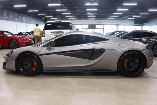 Photo 2 of 32 of 2016 McLaren 570S Base