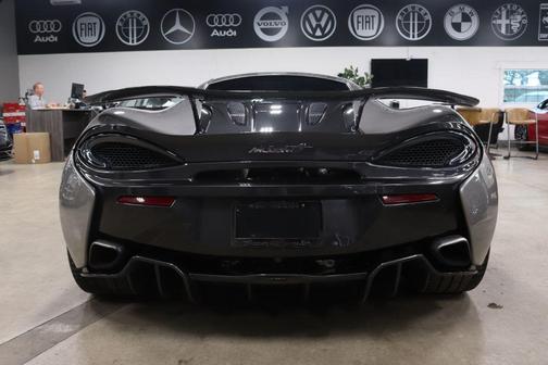 Photo 4 of 32 of 2016 McLaren 570S Base