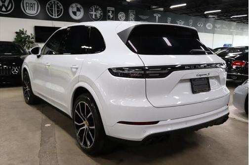 2023 Porsche Cayenne Platinum Edition