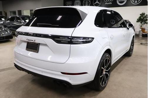 2023 Porsche Cayenne Platinum Edition