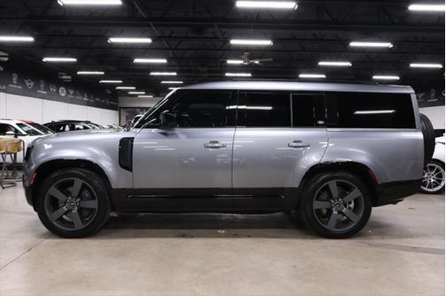 2024 Land Rover Defender 130 P400 Outbound