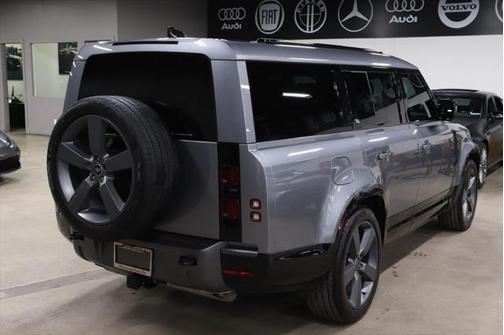 2024 Land Rover Defender 130 P400 Outbound