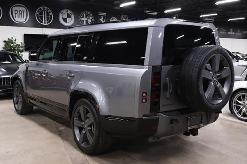 2024 Land Rover Defender 130 P400 Outbound