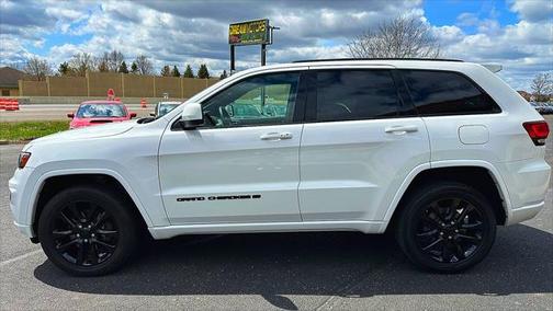 2022 Jeep Grand Cherokee Laredo