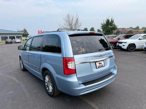 2016 Chrysler Town & Country Touring-L