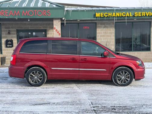 2015 Chrysler Town & Country S