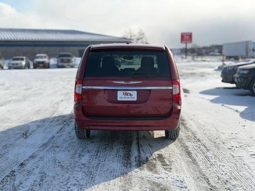 2015 Chrysler Town & Country S