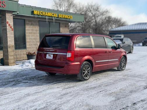2015 Chrysler Town & Country S