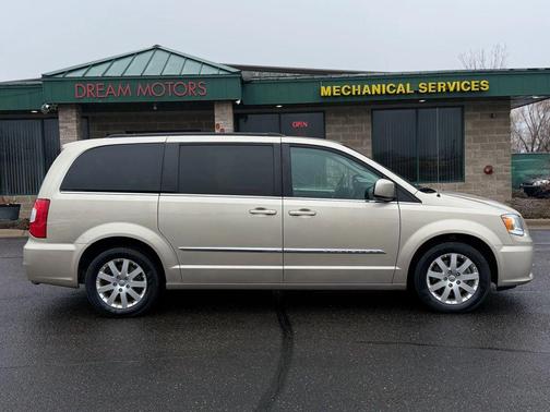 2016 Chrysler Town & Country Touring